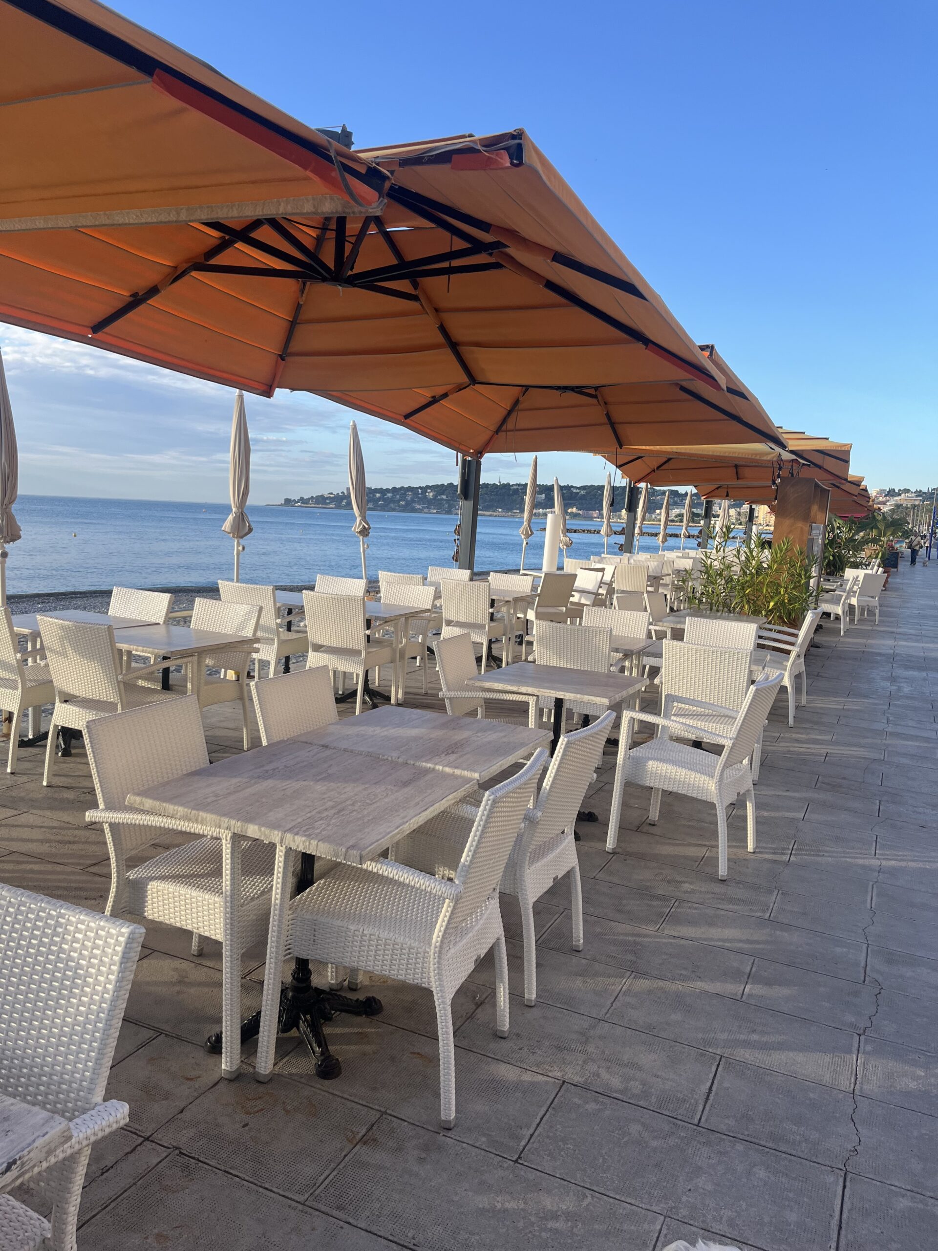 Tipping in France: When to Tip, How Much, & What’s Expected